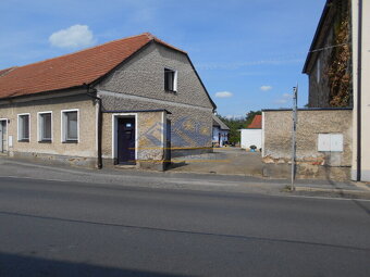 Prodej 2 rodinných domů celkem 260 m², pozemek 1371 m² - 2