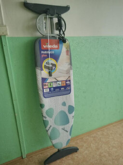NOVÉ velké žehlící prkno VILEDA se zásuvkou - 2
