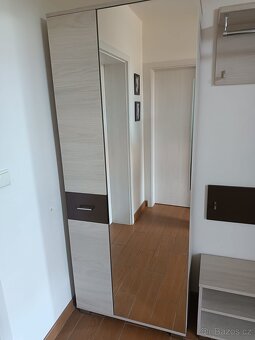 stěna do předsíně - skříně - 2