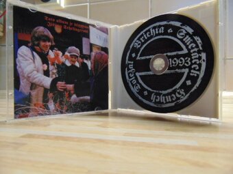 prodám CD Zemětřesení 1993 , v pořádku , na dobírku - 2