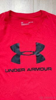 Červené triko Under Armour S/M pánské - 2