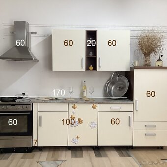 Světlá moderní kuchyně IRMA - 2