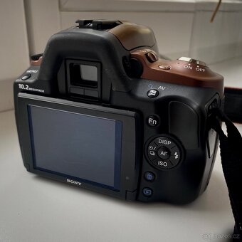 Sony Alpha A330 digitální fotoaparát - 2