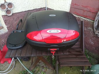 Kufr na motorku + montážní plotna. - 2