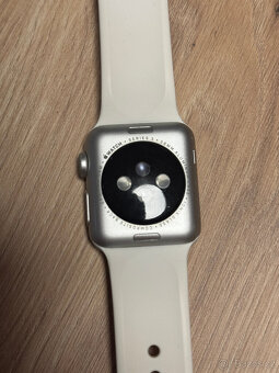 Apple watch series 3 (38 mm) + náhradní řemínky - 2