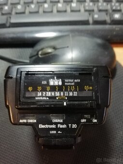 Blesky Olympus T20 a Minolta 20 - 2