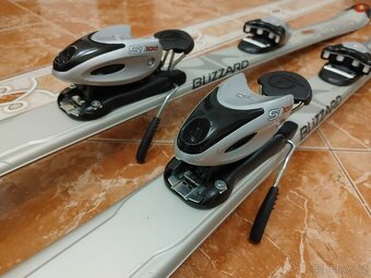 Velmi málo ježděné carvingové lyže Blizzard (jen pár jízd) - 2