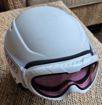 Dětská lyžarská helma a lyžařske brýle - 2