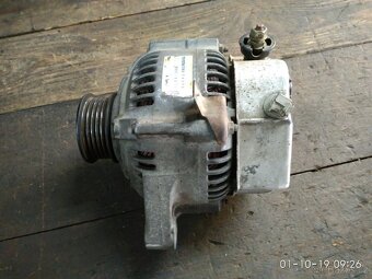 Toyota RAV4 SX10 2.0i-alternátor - 2