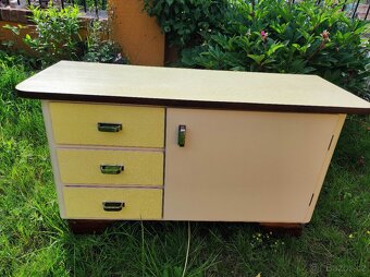 Skříňka retro masiv - 2