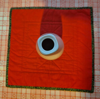 Váza bílá porcelánová - 2