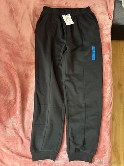 Černé tepláky M - 2