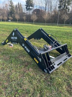 Čelní nakladač na traktor HYDRATRAC 700 - 2