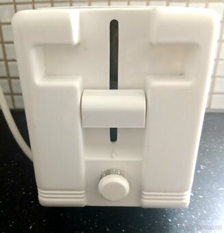 Toustovač 230V, bílý, plně funkční - 2