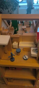 Dřevěný domeček pro panenky - 2