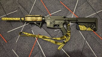 Prodám zánovní zbraň M4 APS a doplňky - 2