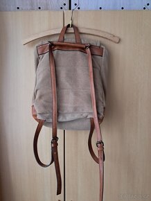 Hnědý batoh - 2