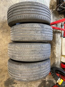 Pneu 235/55R18 100V - 2