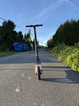 Koloběžka Ninebot Segway ES2 - 2
