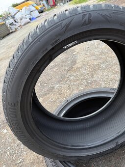 2x zimní pneu 235/45/r18 ceně za dvě pneu - 2