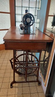 Šlapací šicí stroj Ideal - 2