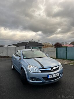 Opel Astra H TwinTop Cabrio - 2