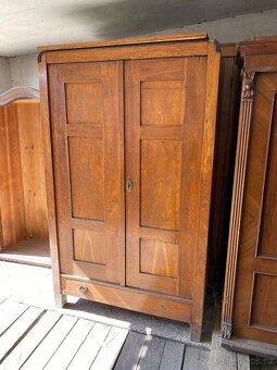 Secesní masivní skříň - 2