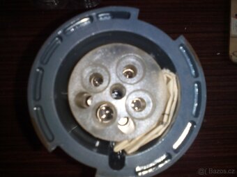 zásuvky 500V,čtyřkolíkové samice - 2