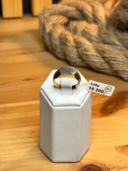 Zlatý prsten 5,09g - 2