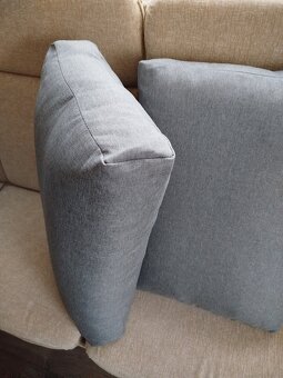 Polštář čalouněný, velký. - 2