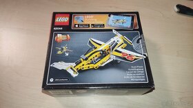 Lego Technic 42044 2V1 "Výstavní akrobatická stíhačka" - 2