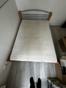 Dřevěná postel - 2