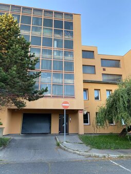 prodám garážové stání na Proseku P 9 Lovosická - 2