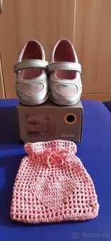 Vel.26 Baťa- střevíčky s růžovými srdíčky a pytlíčkem. - 2