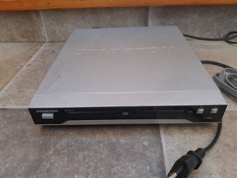 DVD přehrávač Smarton + kabely k TV - 2
