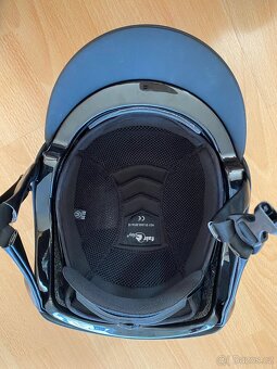 jezdecká helma na kone - 2