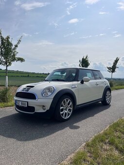 MINI Cooper S R56 – Malý ďábel s velkým srdcem 🏁 - 2
