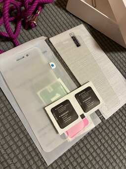 iPhone SE 2020 White + powerbanka + příslušenství - 2