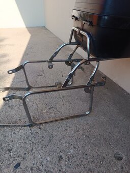 Univerzální držák kufrů nebo brašen na motorku - 2