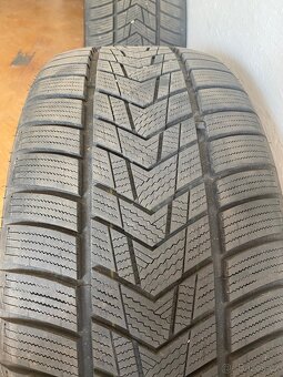255/40 r20 - 2