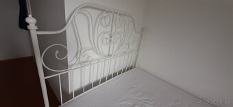 Bílá kovová postel IKEA - 2