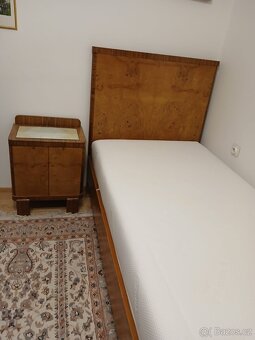 Postel a toaletní stolek - 2