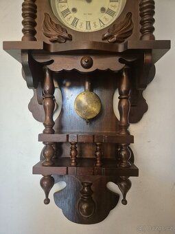 Zajímavě zdobené nástěnné hodiny – krásný design, funkční - 2