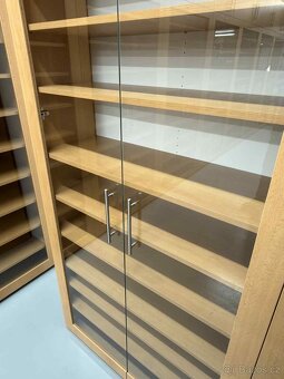 Prodám krásnou vitrínu dekor dub - 2