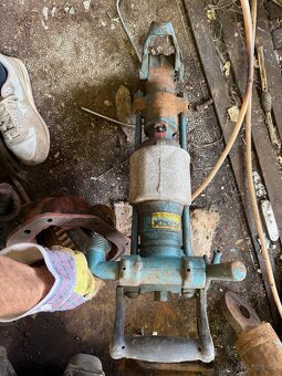 Prodám kompresorové sbíjecí kladivo Permo - 2