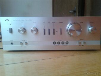 Zesilovač JVC - 2
