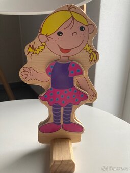 Magnetická dřevěná panenka skládačka oblíkací - 2