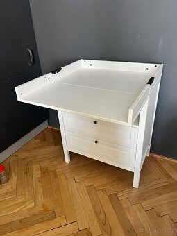 Přebalovací pult se šuplíky - 2