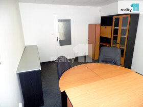 Pronajmu kancelář v přízemní administrativní budovy, 17 m2,  - 2