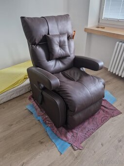 Polohovací elektrické křeslo vhodné pro seniory - 2